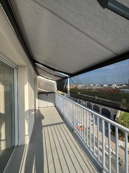 Installation de deux stores de terrasse avec lambrequin à DUNKERQUE