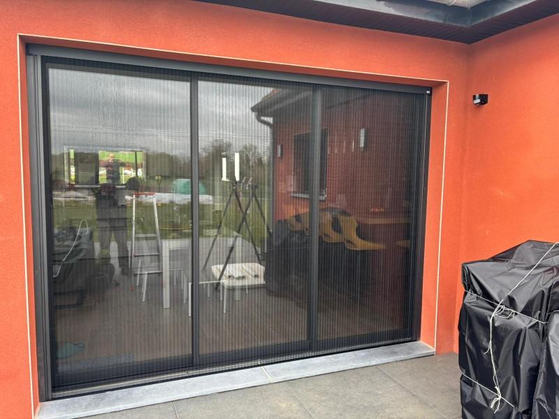 Installation d'une moustiquaire à ODOMEZ