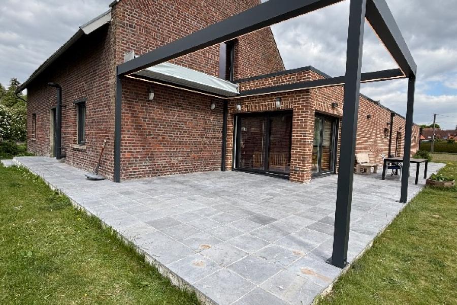 Une pergola FLY installée à Prémesques – Confort et design au rendez-vous