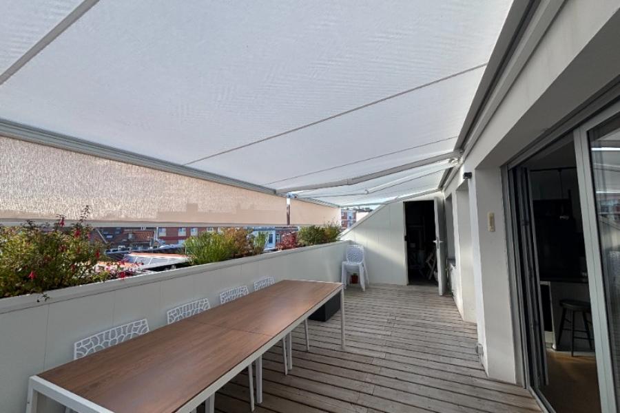Pose de deux stores de terrasse avec lambrequin à Lille