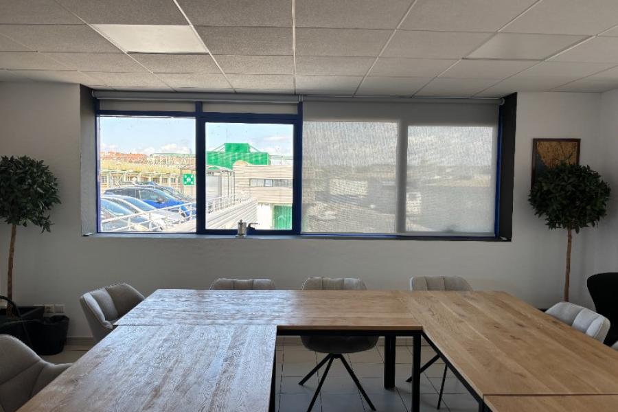 Installation de stores enrouleurs et de stores vénitiens dans des bureaux à Boulogne sur mer  