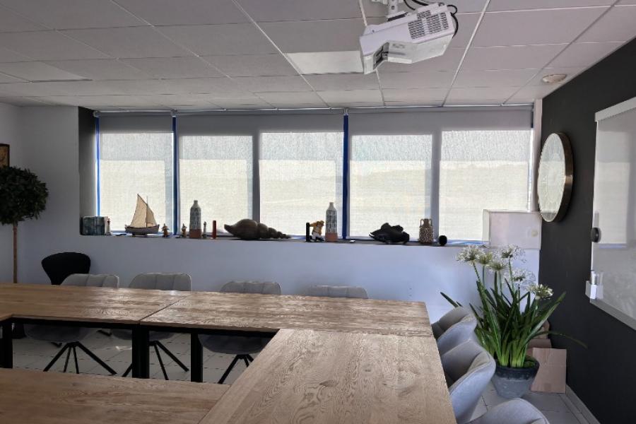 Installation de stores enrouleurs et de stores vénitiens dans des bureaux à Boulogne sur mer  