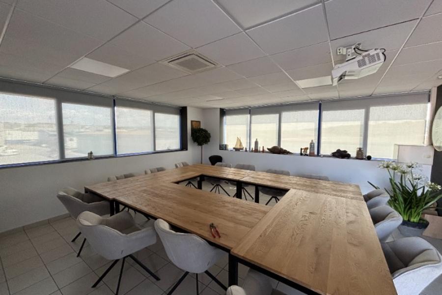 Installation de stores enrouleurs et de stores vénitiens dans des bureaux à Boulogne sur mer  