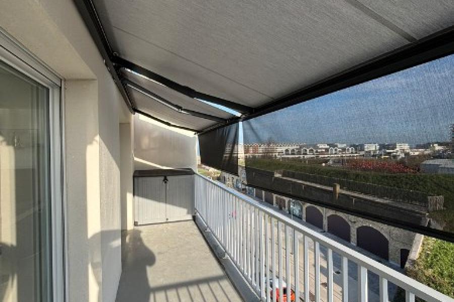 Installation de deux stores de terrasse avec lambrequin à DUNKERQUE