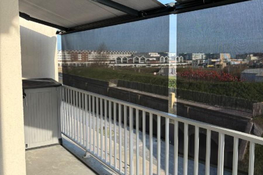 Installation de deux stores de terrasse avec lambrequin à DUNKERQUE