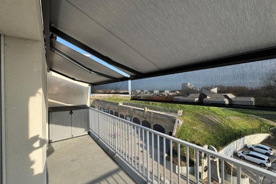 Installation de deux stores de terrasse avec lambrequin à DUNKERQUE