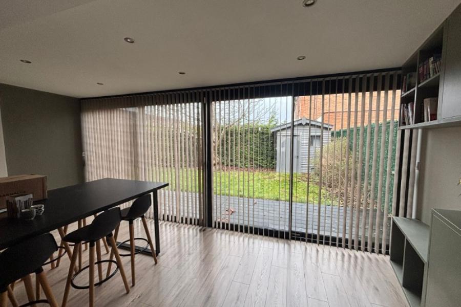 Installation d'un Store à bandes verticales à HEM Installation d'un Store à bandes verticales à HEM