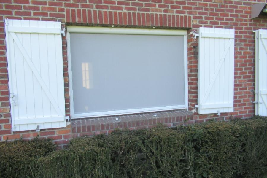 POSE D'UN STORE SCREEN À BEAUCAMPS-LIGNY DANS LES HAUTS DE FRANCE