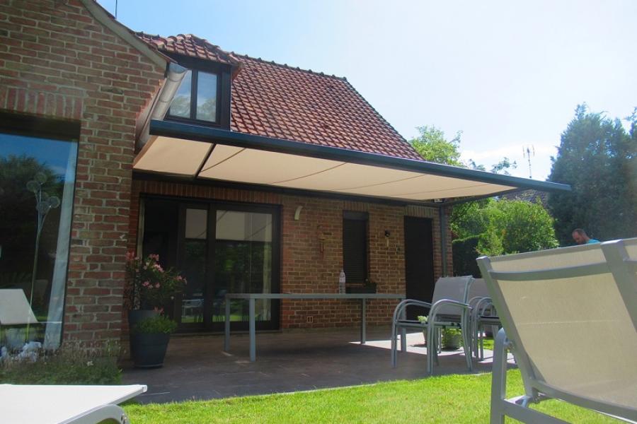 POSE D'UN STORE DE TERRASSE À MOUVAUX 