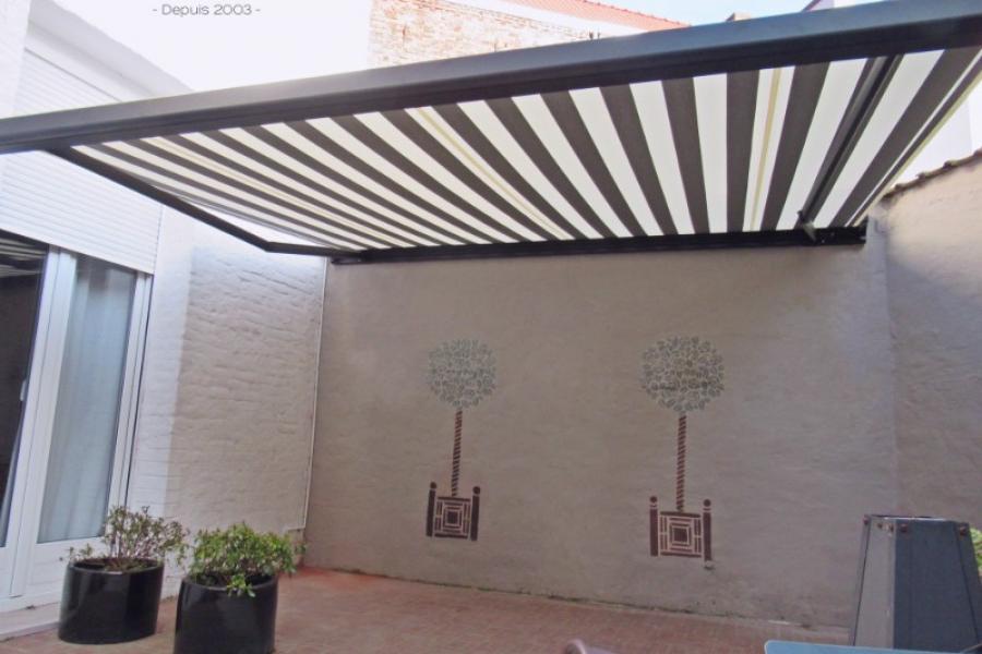 POSE D'UN STORE DE TERRASSE À DOUAI DANS LE NORD DES HAUTS-DE-FRANCE