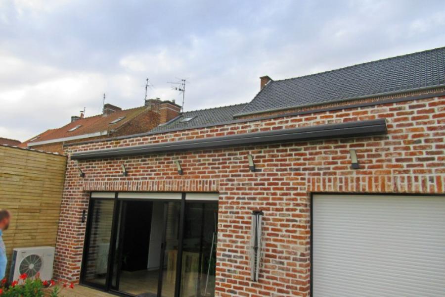 POSE D'UN STORE DE TERRASSE À HAZEBROUCK DANS LES HAUTS-DE-FRANCE