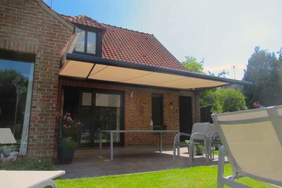 POSE D'UN STORE DE TERRASSE À MOUVAUX