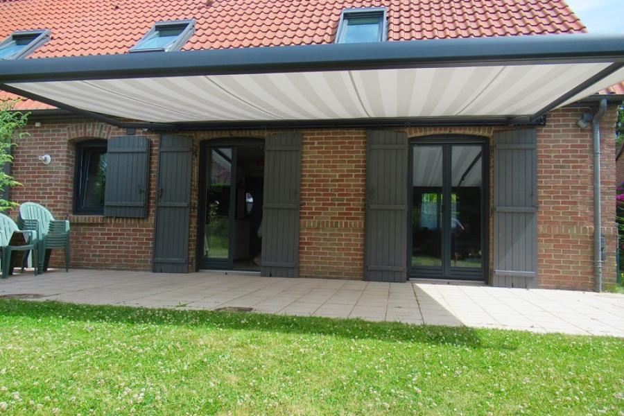 POSE D'UN STORE DE TERRASSE À QUESNOY SUR DEULE 