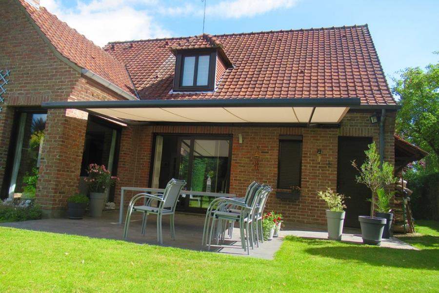 POSE D'UN STORE DE TERRASSE À MOUVAUX 