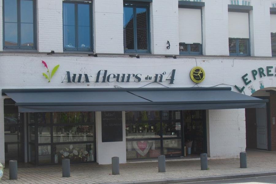 POSE D'UN STORE DE TERRASSE À STEENVOORDE AU FLEURS DU NUMÉRO 4