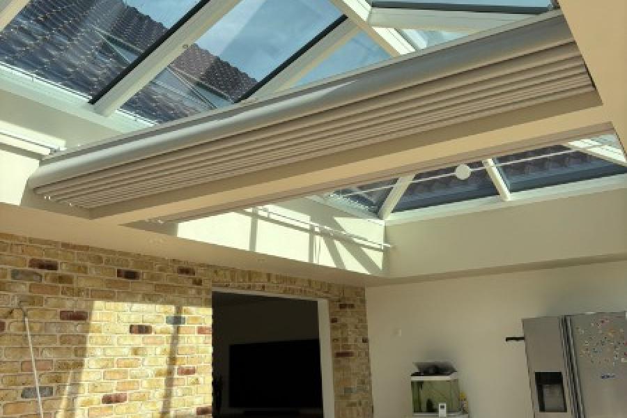 Installation de deux stores sur puit de lumière Installation de deux stores sur puit de lumière