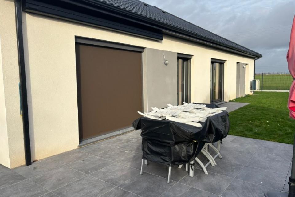 Pose de stores screens et un store de terrasse à CANTIN