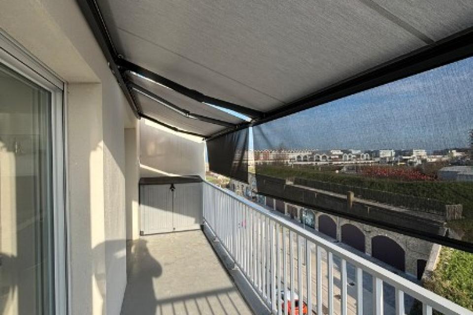 Installation de deux stores de terrasse avec lambrequin à DUNKERQUE