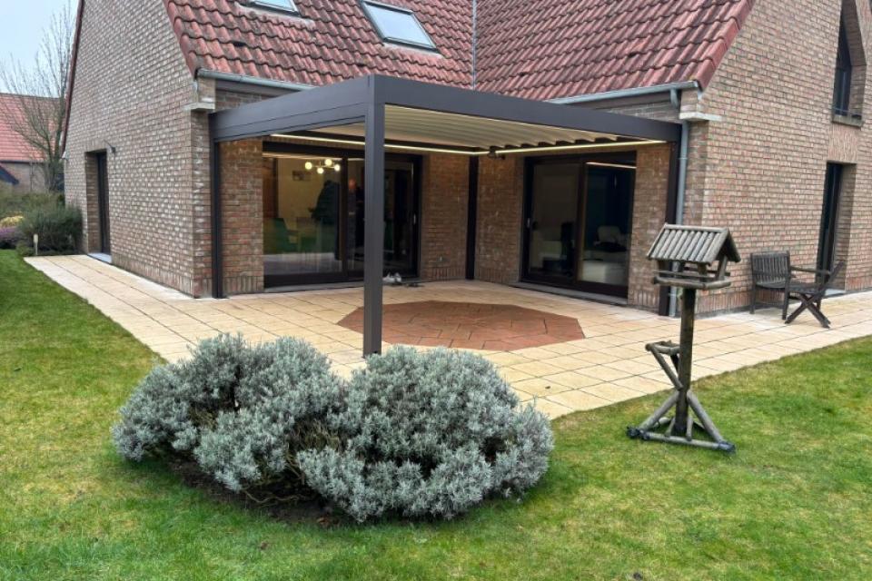 Installation d'une Pergola FLY à la CHAPELLE D'ARMENTIERES