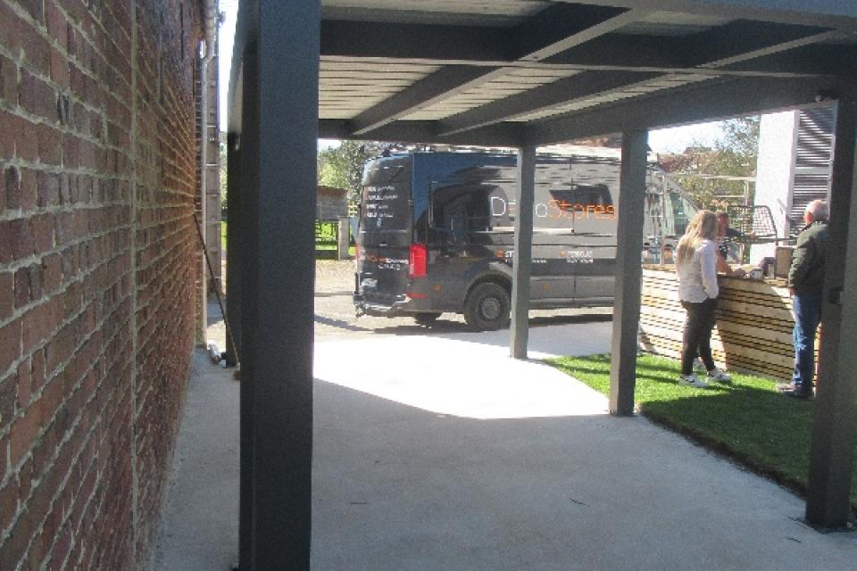 Un carport en aluminium posé à Setques – Protection et durabilité