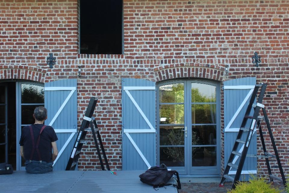 Une terrasse métamorphosée : retour sur la pose d’un store banne à Steenwerck