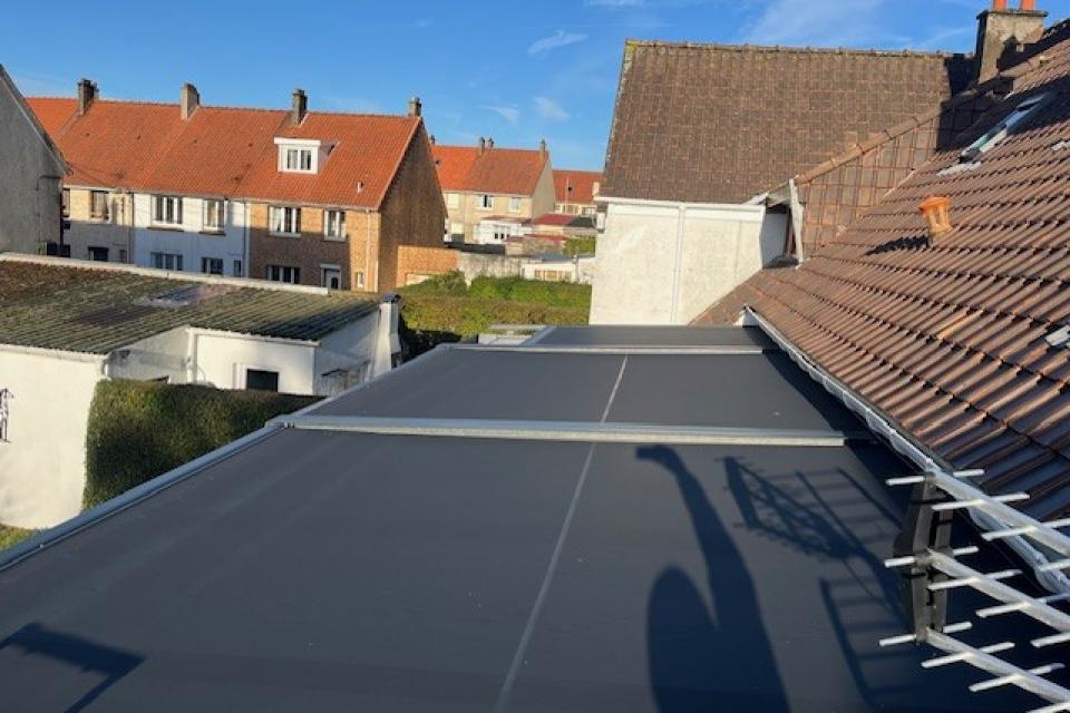 Installation d'un store de toiture de véranda à Desvres