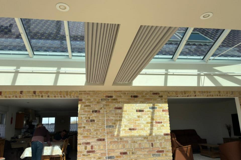 Installation de deux stores sur puit de lumière 